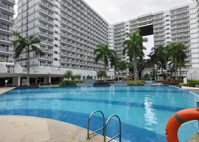 Moa Staycation Near Naia Terminal Wi-fi And Nitflex , Pool View Aparthotel Manila